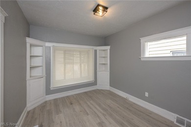 Welcome home to this recently updated Colonial conveniently - photo 5