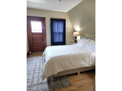 Large update 4 bedroom, 1.5 bath home. 2 blocks from lake - photo 16