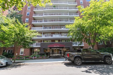 Welcome to Barclay Plaza, one of Forest Hills' premier - photo 19