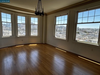 Iconic Views Meets Art Deco Elegance at the Marina Chateau - photo 22