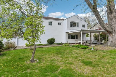 Welcome to this spacious 4-bedroom, 1.5-bath high ranch nestled - photo 24