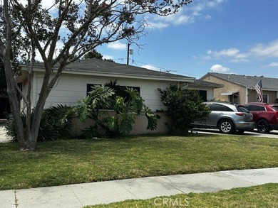 Welcome to this charming Long Beach home, a perfect blend of - photo 2