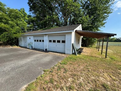 Looking for a home with an unfinished basement? Here is your - photo 2