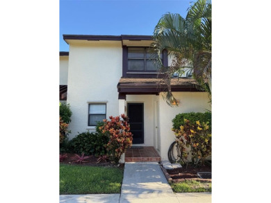 (private lake, pond, creek) Townhome/Townhouse For Sale in Coconut Creek Florida