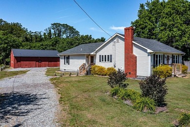Beautiful refurbed home. Great location only 3 miles to Yankee - photo 1