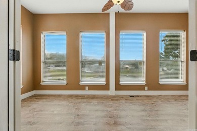 An exceptional Lake Hamilton estate, this rare offering brings - photo 17