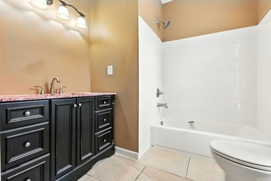 An exceptional Lake Hamilton estate, this rare offering brings - photo 19
