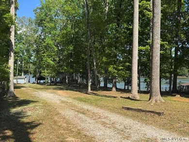 Location does matter! What a VIEW! This desirable POINT LOT - photo 23