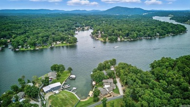 An exceptional Lake Hamilton estate, this rare offering brings - photo 29