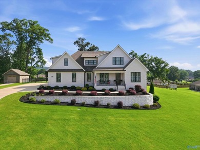 Amazing custom brick 4 bed home in Guntersville City school - photo 1