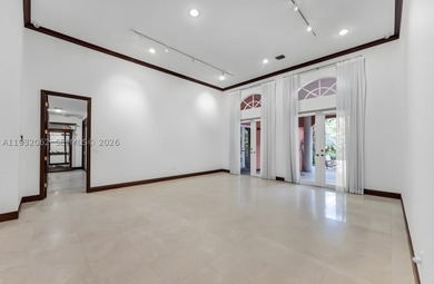 Located on a quiet street in the heart of Pinecrest, this - photo 19
