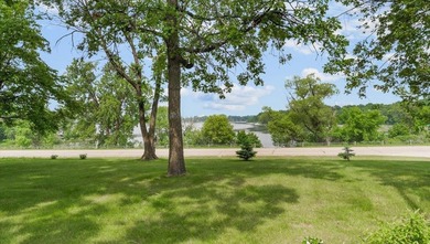 Welcome to this spacious 4-bedroom, 3-bath rambler just minutes - photo 32