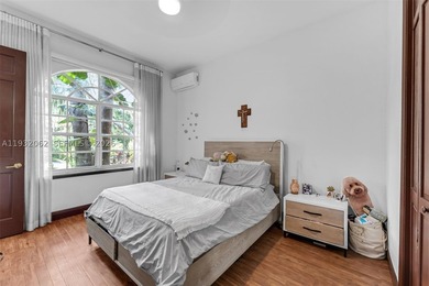 Located on a quiet street in the heart of Pinecrest, this - photo 42