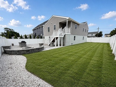 Completely reimagined, this exceptional raised ranch offers 3 - photo 4