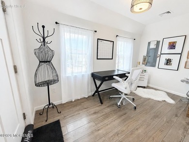 Completely reimagined, this exceptional raised ranch offers 3 - photo 6