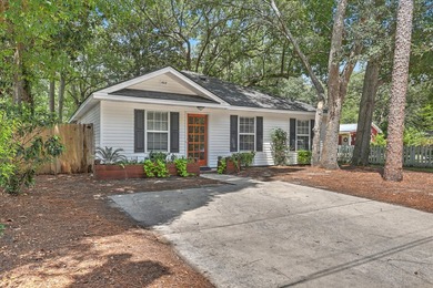 Welcome to this super cute 3-bedroom, 2-bathroom home perfectly - photo 1