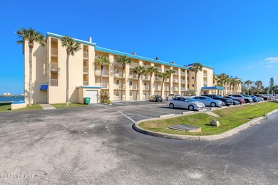 (private lake, pond, creek) Condo For Sale in South Daytona Florida