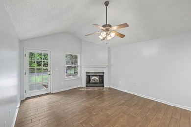 Welcome to this super cute 3-bedroom, 2-bathroom home perfectly - photo 8