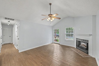 Welcome to this super cute 3-bedroom, 2-bathroom home perfectly - photo 9