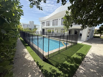 Welcome to 273 W Seaview Dr, your sanctuary in the heart of - photo 3