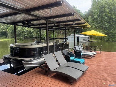 Beautiful waterfront home with 3 bedrooms, 2 baths. 2,253 square - photo 6