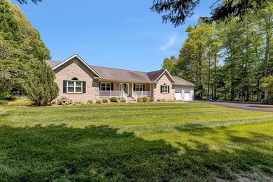 Wrights Cove offers the kind of protected waterfront that many - photo 2