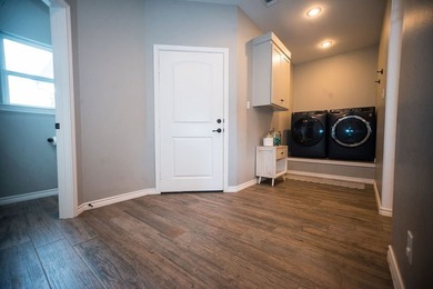 Beautiful 3 bedroom 2.5 bath located in Water edge ranch HOA - photo 17