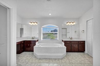 Unique opportunity to own a triplex featuring a spacious - photo 22