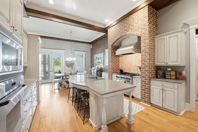 Welcome to this stunning custom-built 6-bedroom, 5.5 bathroom - photo 5