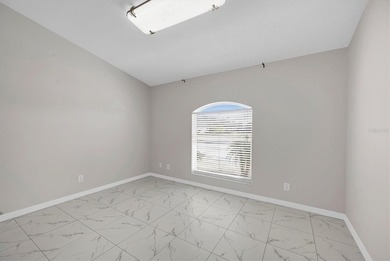 Unique opportunity to own a triplex featuring a spacious - photo 25