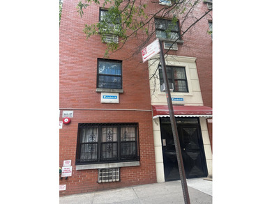 4 Dwelling House For Sale. 2-car garage rent at $525/m - photo 2