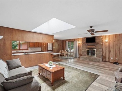 Welcome home to this charming and well-maintained brick ranch - photo 19
