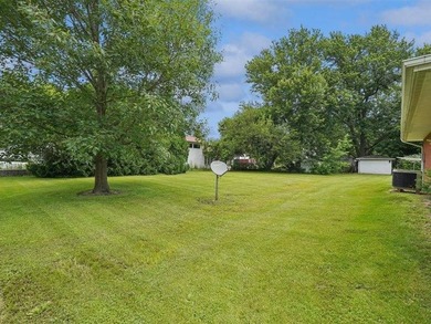 Welcome home to this charming and well-maintained brick ranch - photo 32