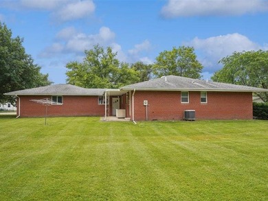 Welcome home to this charming and well-maintained brick ranch - photo 33