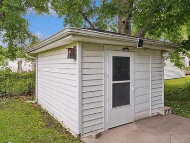 Welcome home to this charming and well-maintained brick ranch - photo 35