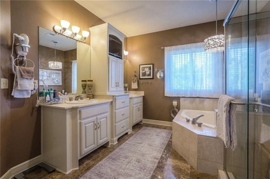 This beautiful ranch-style condo in Altamira offers true