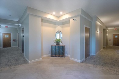 This beautiful ranch-style condo in Altamira offers true