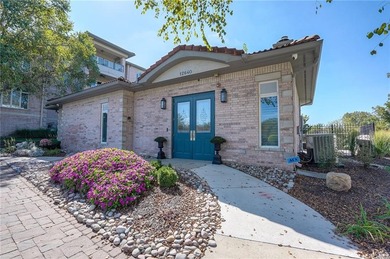 This beautiful ranch-style condo in Altamira offers true