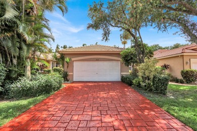 This bright and spacious home boasts soaring ceilings and a - photo 1