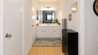 Welcome to Monterey Villas, located in the heart of Orange - photo 4