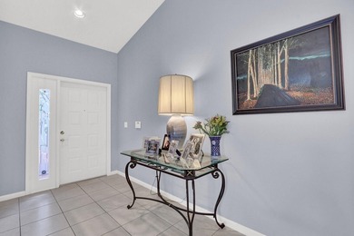 This bright and spacious home boasts soaring ceilings and a - photo 4