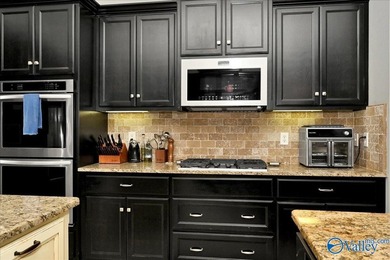 Enjoy single level living in a beautifully inviting home - photo 9