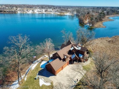 Center Lake Home For Sale in Jackson Michigan