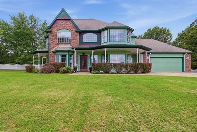 Welcome to this custom-designed modern Victorian on a premium - photo 2
