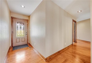 Experience lakefront living in this well-appointed 3-bedroom - photo 4