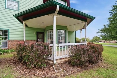 Welcome to this custom-designed modern Victorian on a premium - photo 6