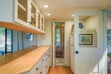 Tree House Cottage is a magical property overlooking Hosmer Pond - photo 11