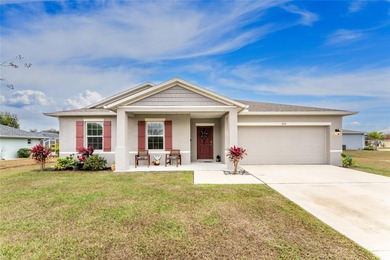 Impressive and spacious 4 Bedroom, 2 Bathroom home with attached - photo 2