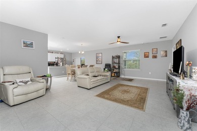 Impressive and spacious 4 Bedroom, 2 Bathroom home with attached - photo 7