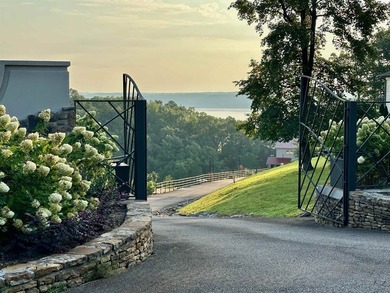 3 story 3bed/3 bath Villa, 5 mins to Aqua & State Park. Perched - photo 3